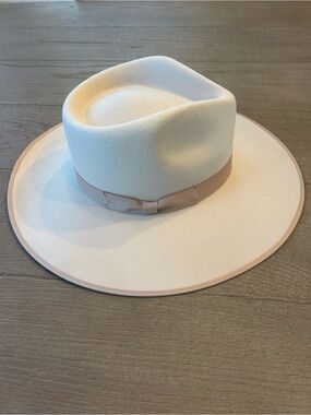 NWT lack of color Wide Brim Cream Felt Hat with Ribbon Band